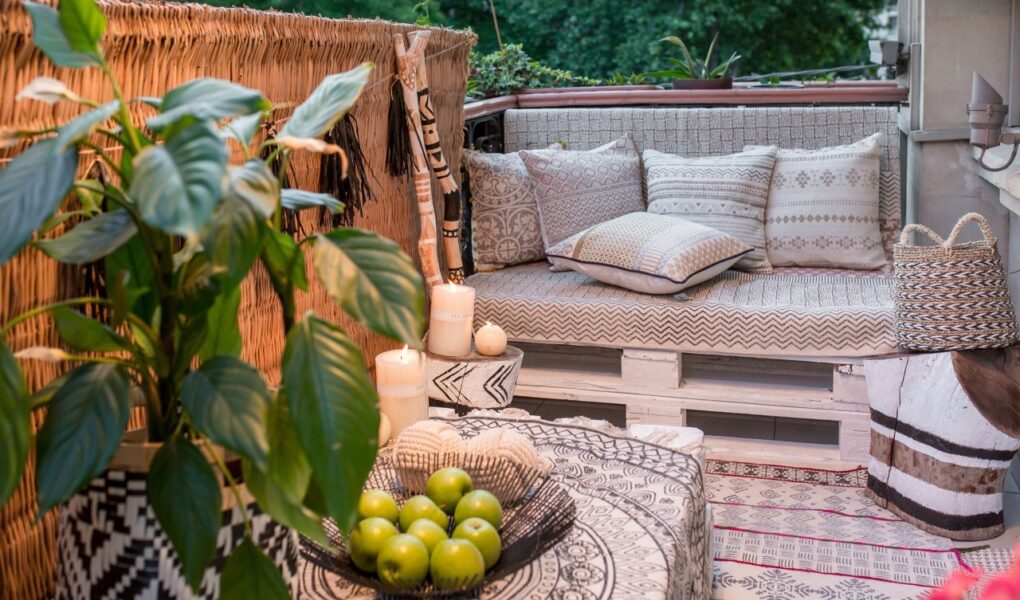 Jak urządzić balkon w bloku tanio, praktycznie i stylowo?