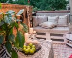 Jak urządzić balkon w bloku tanio, praktycznie i stylowo?